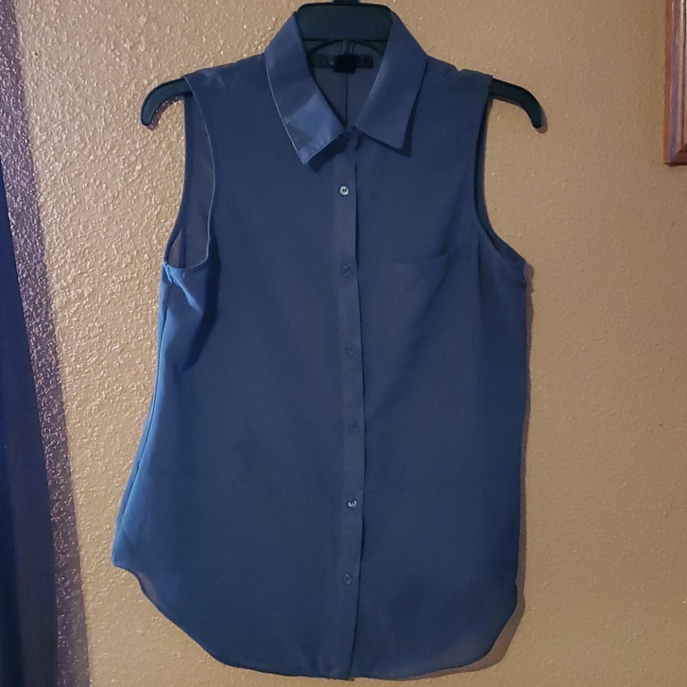 Grey sleeveless shirt